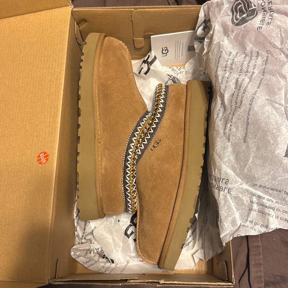 Ugg Tasman Slippers Size 6 New in Box